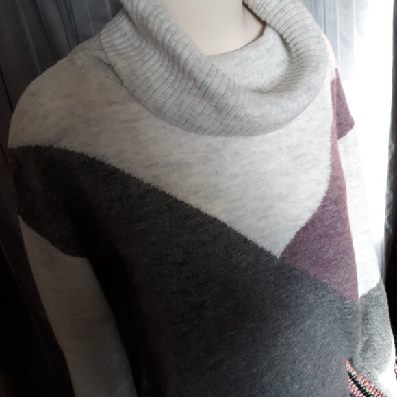 Sweater - Grey/White/Burgundy - Sz. Medium by Signature - Picture 3 of 4